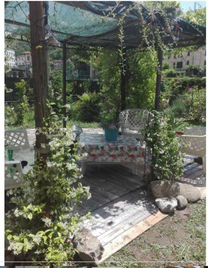 Bed and Breakfast Labarchettaok Кастельнуово-ді-Гарфаньяна Екстер'єр фото